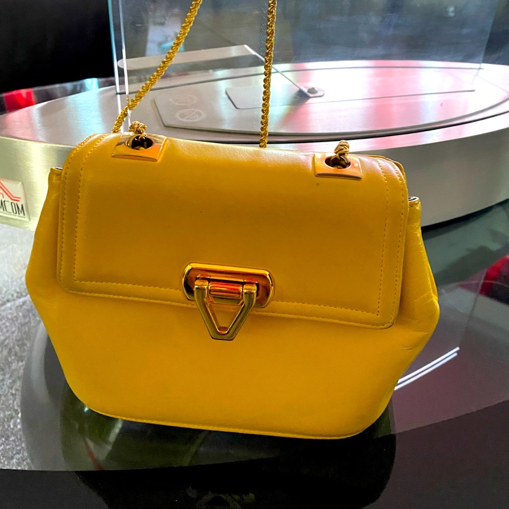 Canary Yellow Soft Leather Evening Bag W/Beautiful Gold Tone Hardware❤️🔥❤️🔥